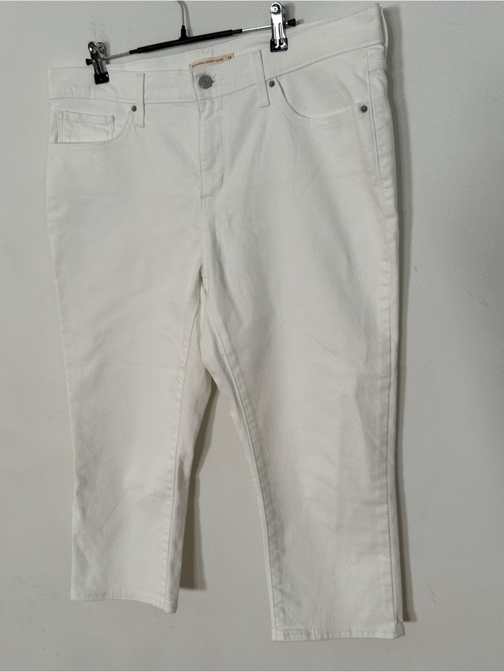 Levi's White Cropped Capris - Picture 2 of 5